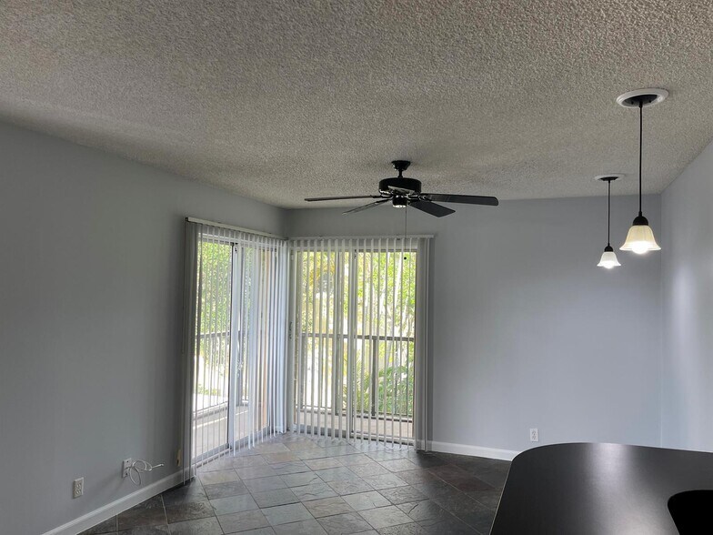 Building Photo - 1850 Fairview Villas Dr