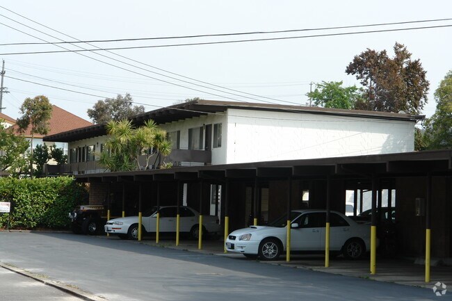 Primary Photo - Hacienda Apartments