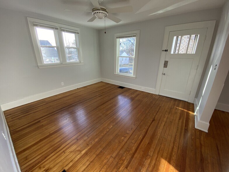 Building Photo - 705 Maple Ave