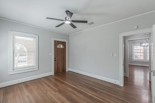 Building Photo - WONDERFUL BERKELEY LOCATION!  Immaculate One Story Craftsman!