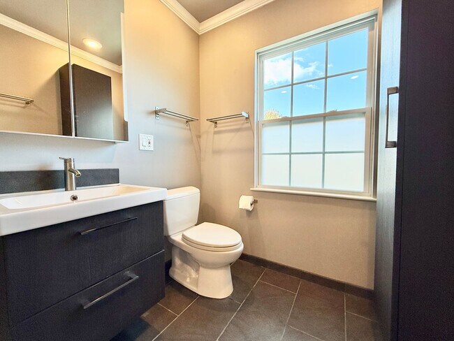 Building Photo - Beautifully Renovated Single-Family Home i...