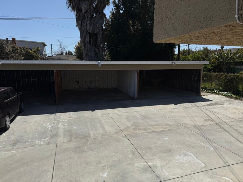 Building Photo - 1210 W 104th St