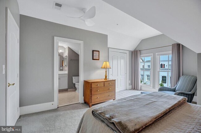 Building Photo - 708 Day Ln