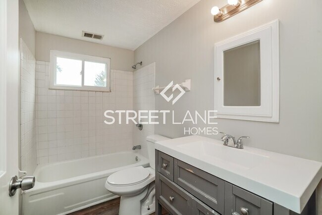 Building Photo - Charming 4 bedroom home in Pickerington!