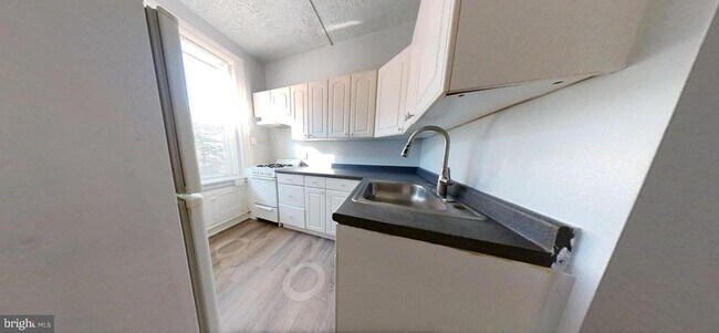 Building Photo - 307 Dolphin St