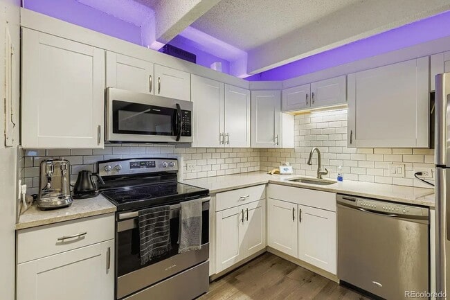 Building Photo - 555 E 10th Ave