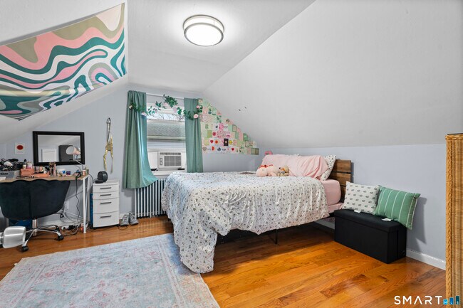 Building Photo - 5 Clover Hill Ave