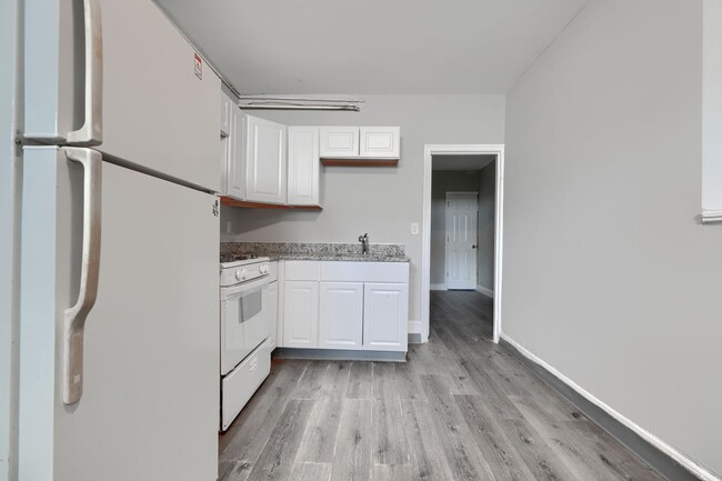 Primary Photo - 1314 N Kenwood Ave