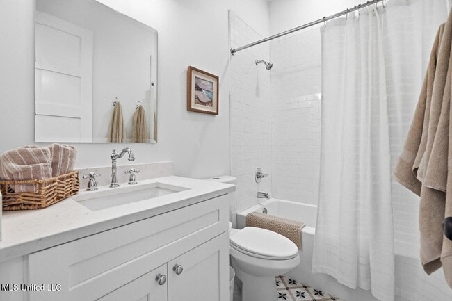 Building Photo - 254 Caillavet St