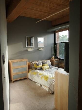 Building Photo - 2911 N Western Ave