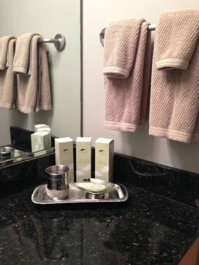 Building Photo - 558 Granby St