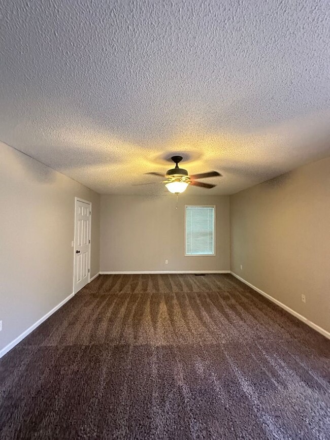 Building Photo - Briarwood West!!!  1/2 OFF FIRST MONTH REN...