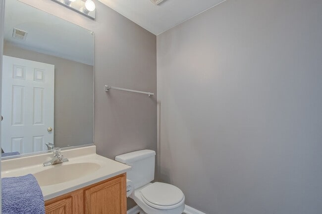 Building Photo - 1431 W Split Oak Cir