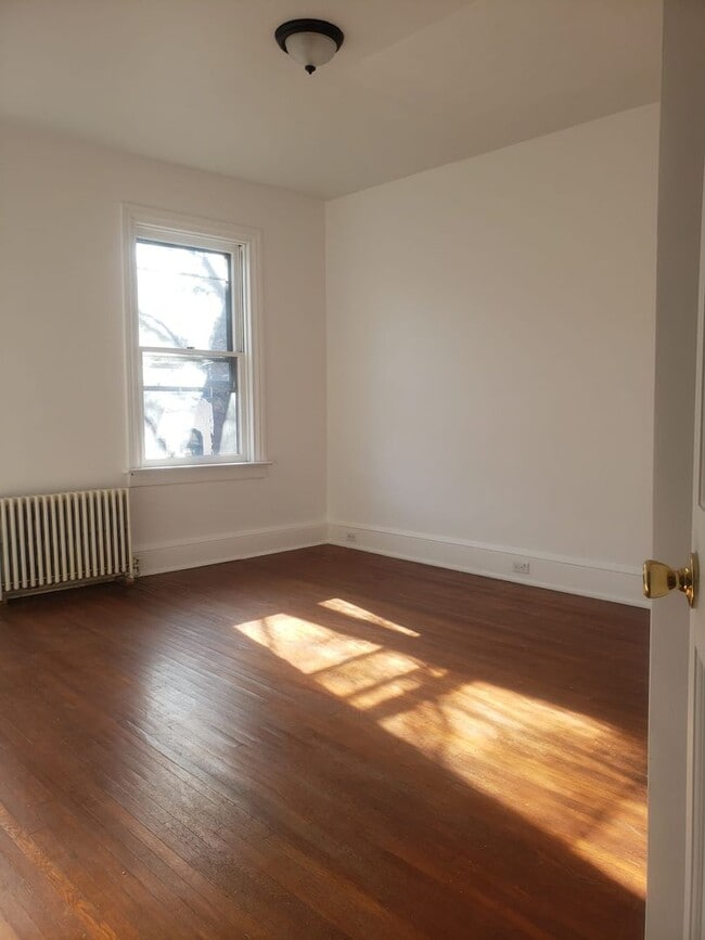 Building Photo - 409 E Orange St