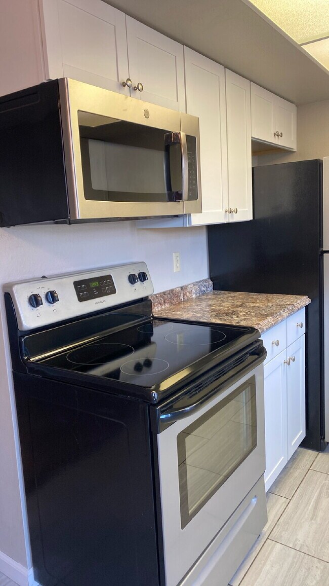 Building Photo - 2 bedroom townhome - Soaring Eagle