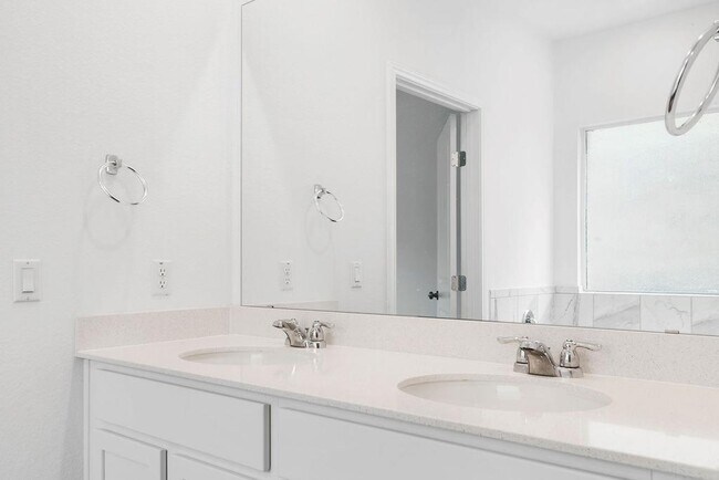 Building Photo - 1205 Sweetspire St