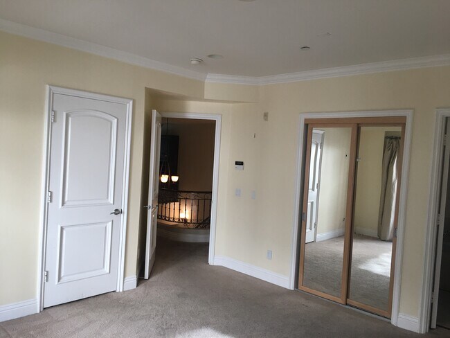 Master bedroom - 1540 S Bentley Ave