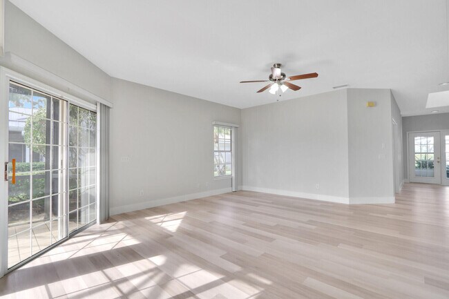 Building Photo - 7340 Pine Creek Way