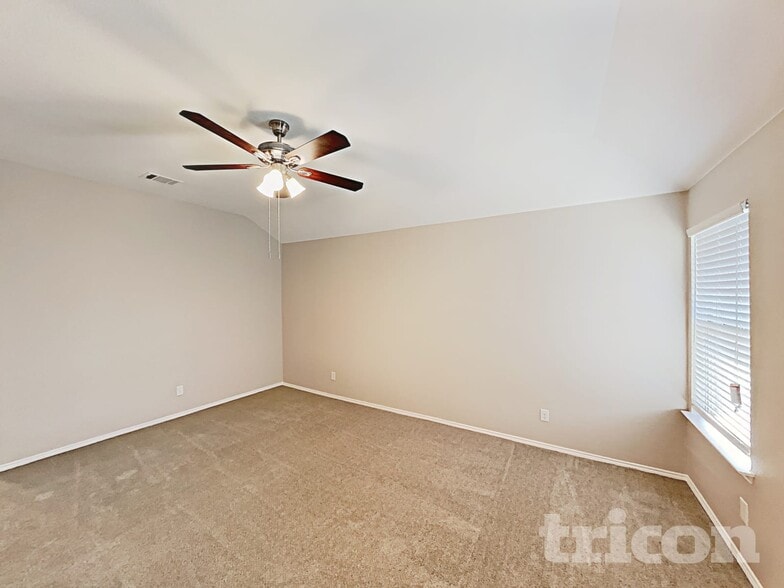 Building Photo - 525 Beechgrove Terrace