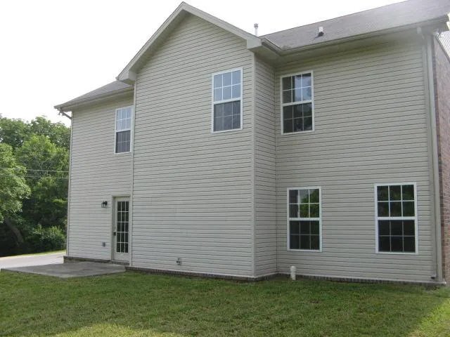 Building Photo - 500 Twin Oaks Cir