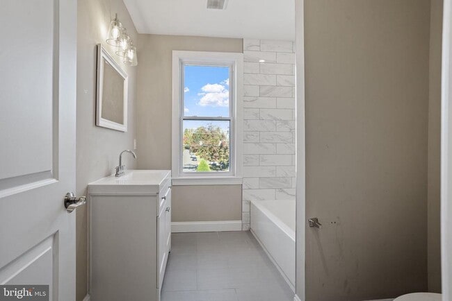 Building Photo - 142 Snyder Pl