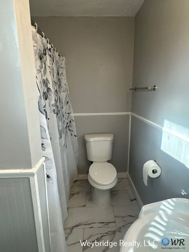 Building Photo - 8402 Curzon Ave