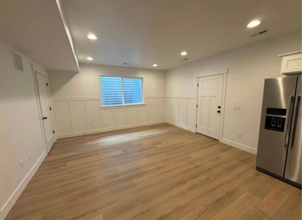 Building Photo - 81 S Keaki Wood