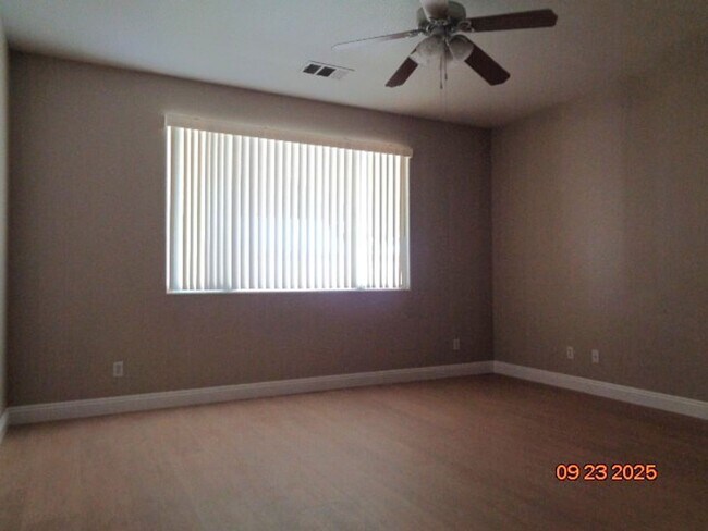 Building Photo - Beautiful One Story Offering 1559 sq. ft. ...