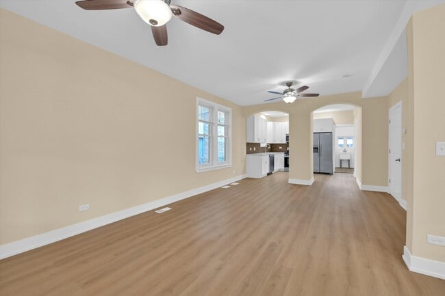 Building Photo - 4170 W Cornelia Ave