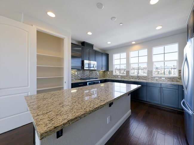 Building Photo - 660 Sea Anchor Dr