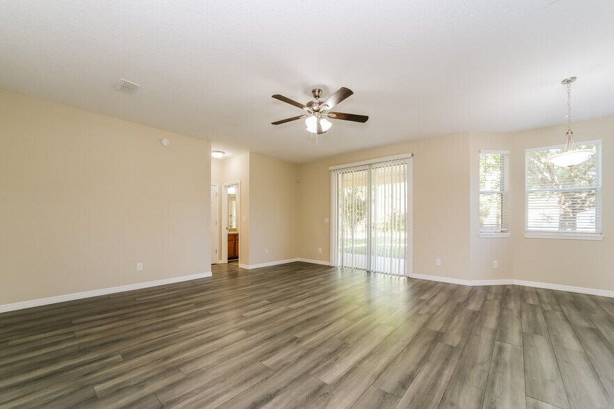 Building Photo - 731 E Red House Branch Rd