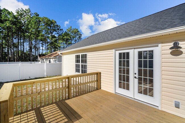 Building Photo - Fully Renovated 3 Bedroom in Southport!