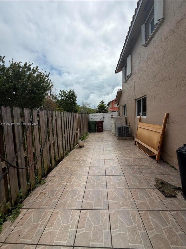 Building Photo - 2385 W 69th St