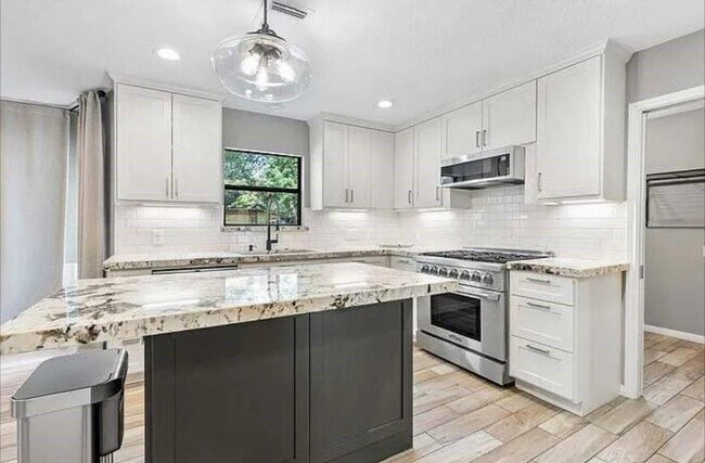 Building Photo - 6018 Gnarled Oaks Ct