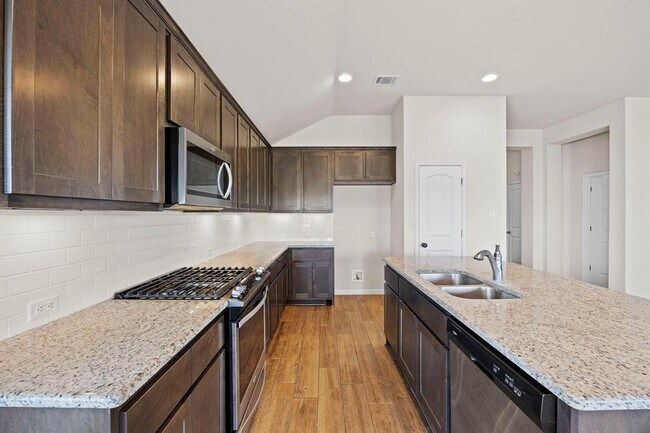 Building Photo - 131 Mount Ellen St