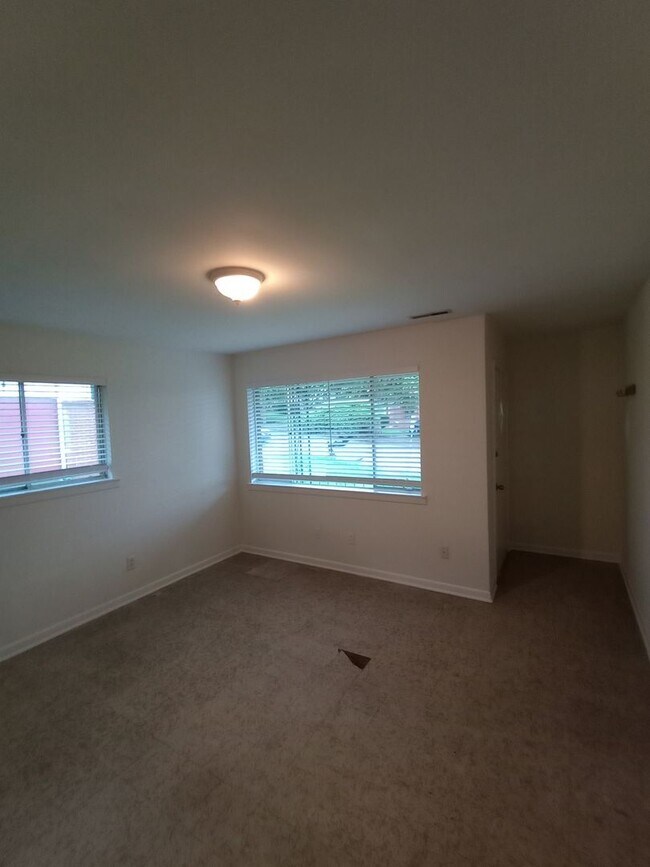Building Photo - 936 Fortwood St
