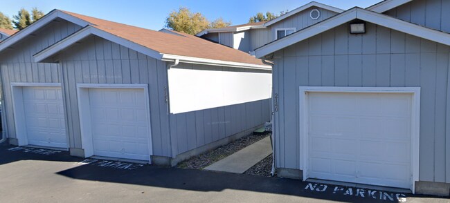 Primary Photo - 2140 SW Canyon Dr