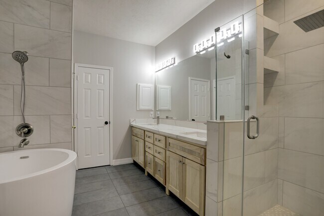 Building Photo - 1408 S Friendswood Dr