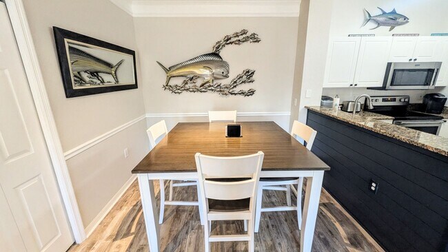 Building Photo - 6-12 month TURNKEY FURNISHED GOUNG FLOOR 2/2 CONDO