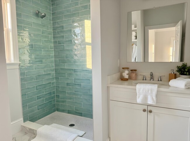 Building Photo - 38 Washburn St