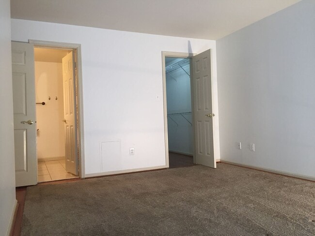 Building Photo - 10714 Kings Riding Way