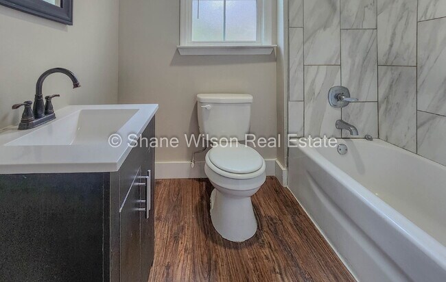 Building Photo - Cute little 2 BR / 1 BA up for lease!