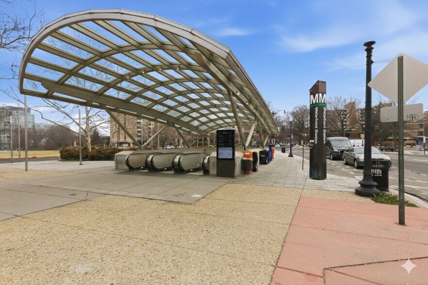 Building Photo - 1101 3rd St SW