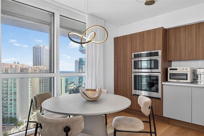 Building Photo - 16500 Collins Ave