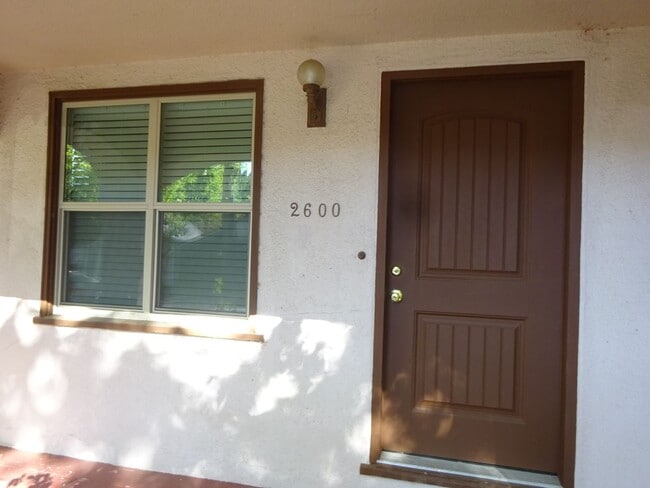 Building Photo - 2 bedroom, 1 bath in Land Park