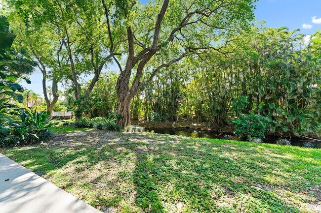 Building Photo - 1605 S US Hwy 1