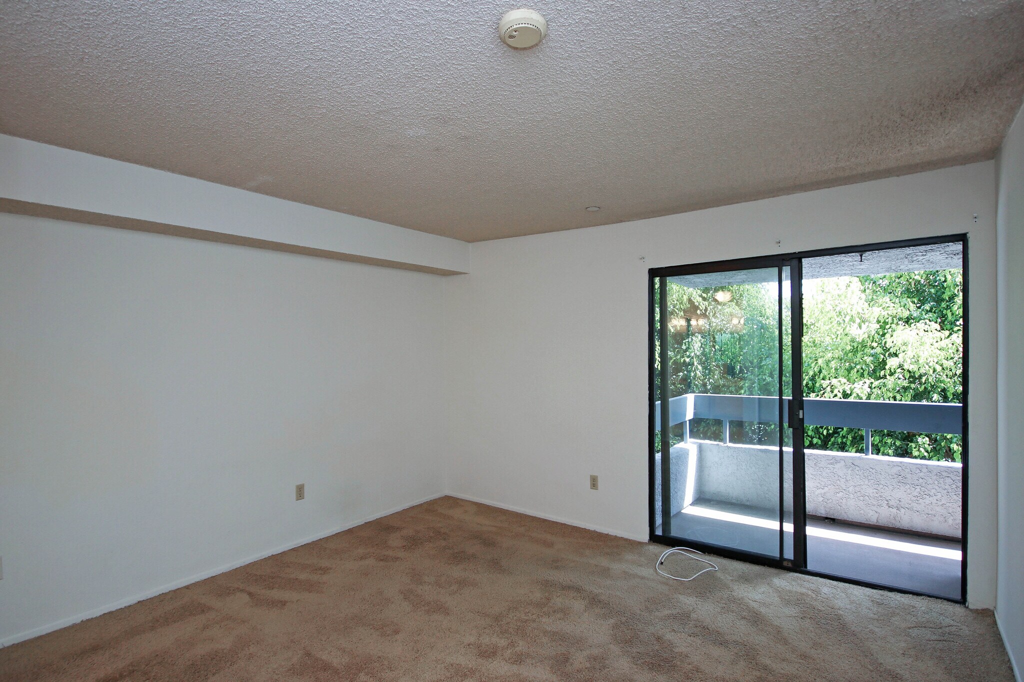 Building Photo - 355 S Marengo Ave