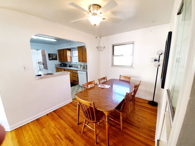 Building Photo - 910 Bungalow Ct