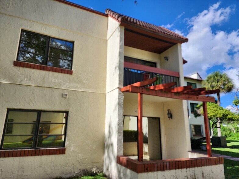 Building Photo - 8600 SW 149th Ave