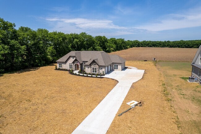 Building Photo - 935 S Cross Bridges Rd